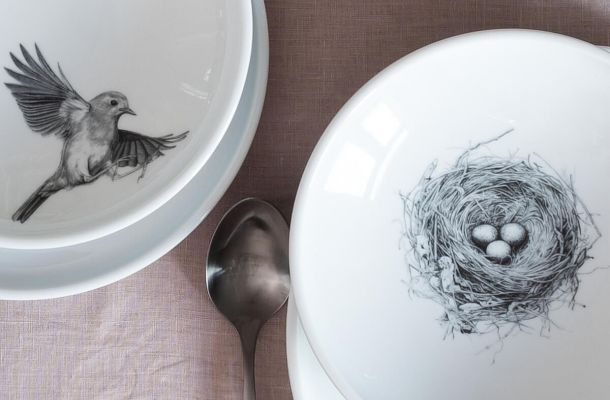 Teller mit Vogelmotiv und Teller mit Motiv Nest mit Eiern