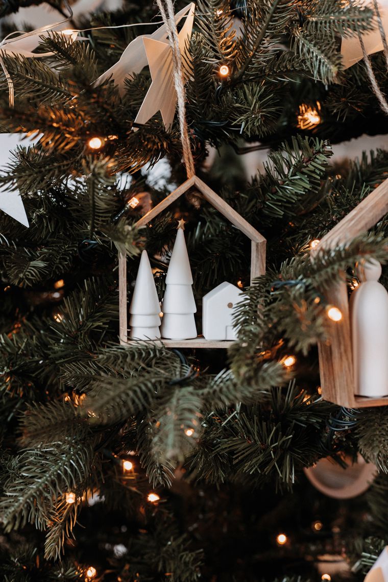 Weihnachtsbaumschmuck aus Holz und Porzellan von Räder Design